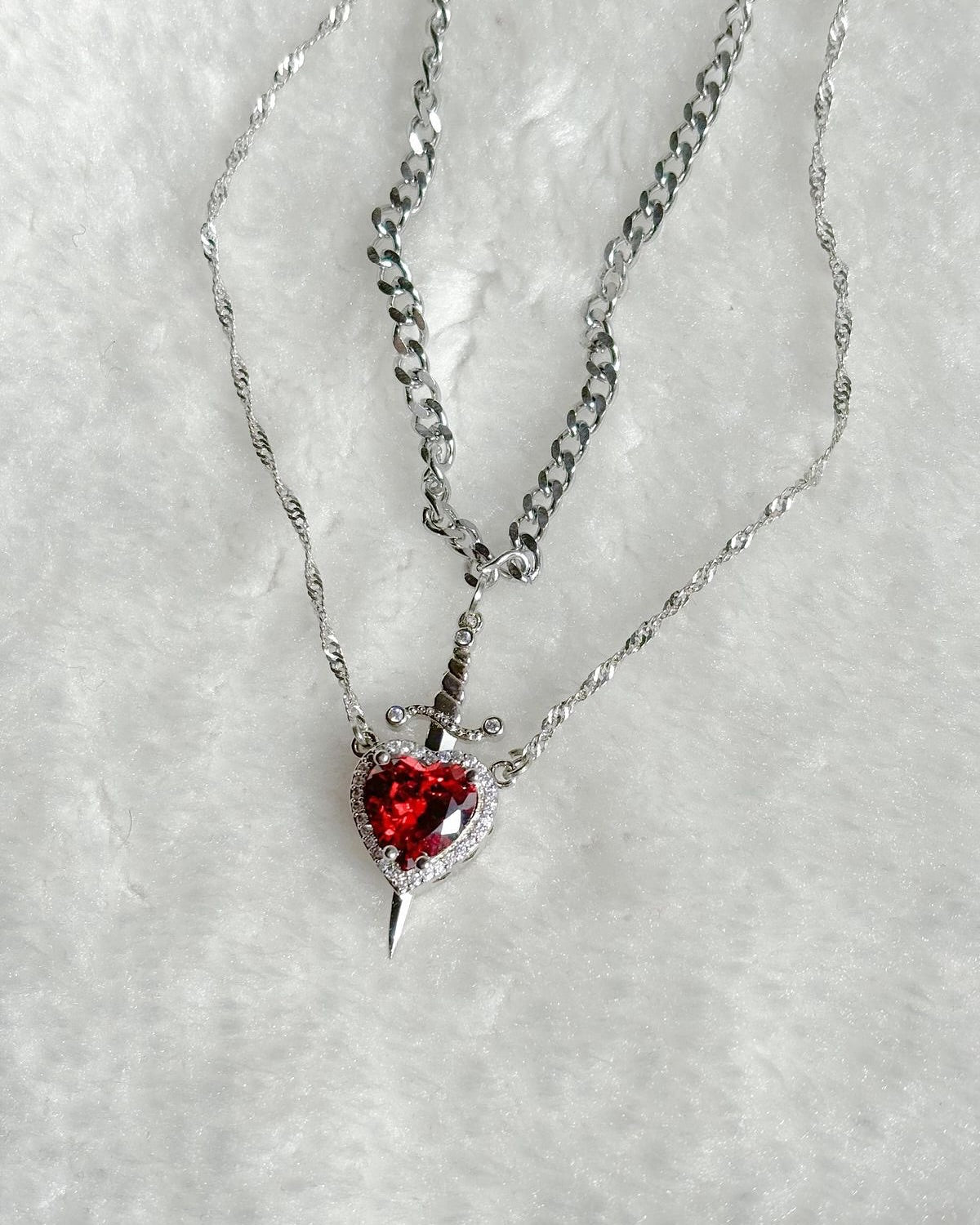 Collar Espada & Corazón ❤️‍🔥 + Cajita Regalo GRATIS 🎁