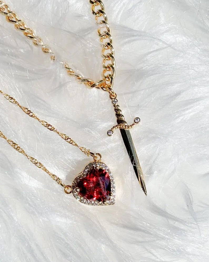 Collar Espada & Corazón ❤️‍🔥 + Cajita Regalo GRATIS 🎁